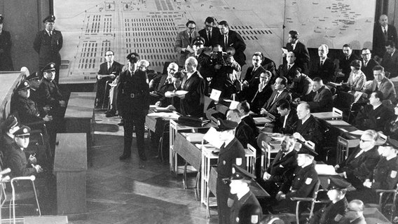 Beginn des Auschwitz-Prozesses 1963 in Frankfurt am Main. © picture alliance / AP Photo 